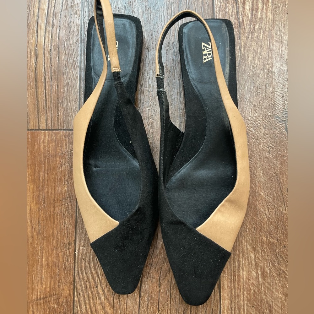 Zara Two-Tone Black Tan ZARA Pointed
Toes Slingback Flats Sz EU 40. Used.